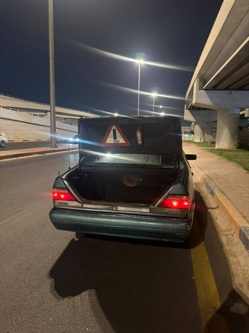 شبح للبيع مديل 92 رقم بغداد تحويل مباشر تبريد ثلج مكينه تابوت كير ديفور صدر خلفي جديد امامي يرادله ترتيب سعر ٦٥ وبيها مجال مكاني بغداد الكرخ ***********
