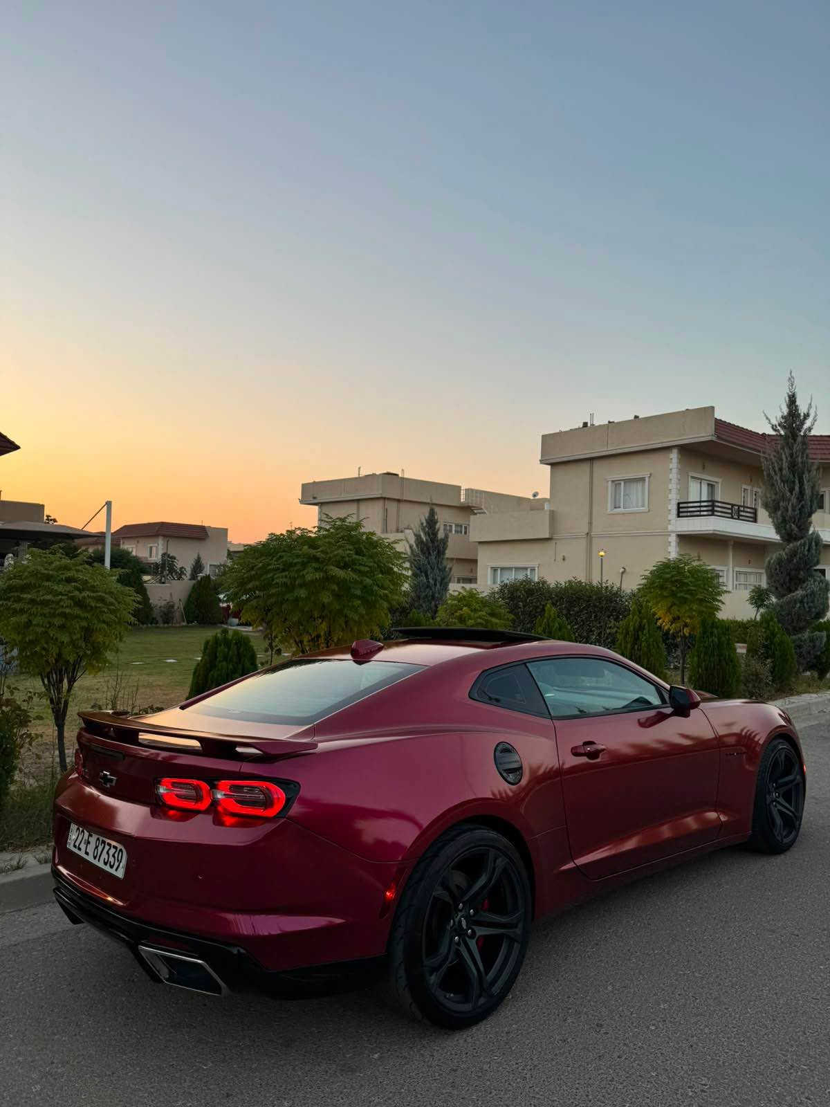 كمارو 2SS 1LE 
موديل/2022
ممشى السيارة 54000km
8سلندر/ مكينه 6200
مواصفات 
فول الفول shock and steel 
رادار امامي 
رادار خلفي 
تشغيل عن بعد 
فجوج بريميو 
داتة شو 
مراية وسطية كامرة live view  
كشنات ريكارو الكنتارا وجلد 
تبريد كشنات حار بارد 
فتحة سقف 
مثبت سرعه 
4انظمه قيادة 
10 نمر گير 
شفتات ستيرن
گير اوتوماتيك 
حادث السيارة چاملغ جهة السايق شبر صبغ 
ايرباك فقط ستيرن 
مع اكزوز سستم اصلي واكزوز سستم مزود هدية 
 وايرباك راجع بلادي 
سيارة مناقصها اي شي صور الحادث على الواتس اب على الرقم 
***********
سيارة ستوك ما موجود اي اضافة برمجة 
عليها تغيلف PPF متغير الالوان سويدي ضمان ١٠ سنوات أربيل, العراق
