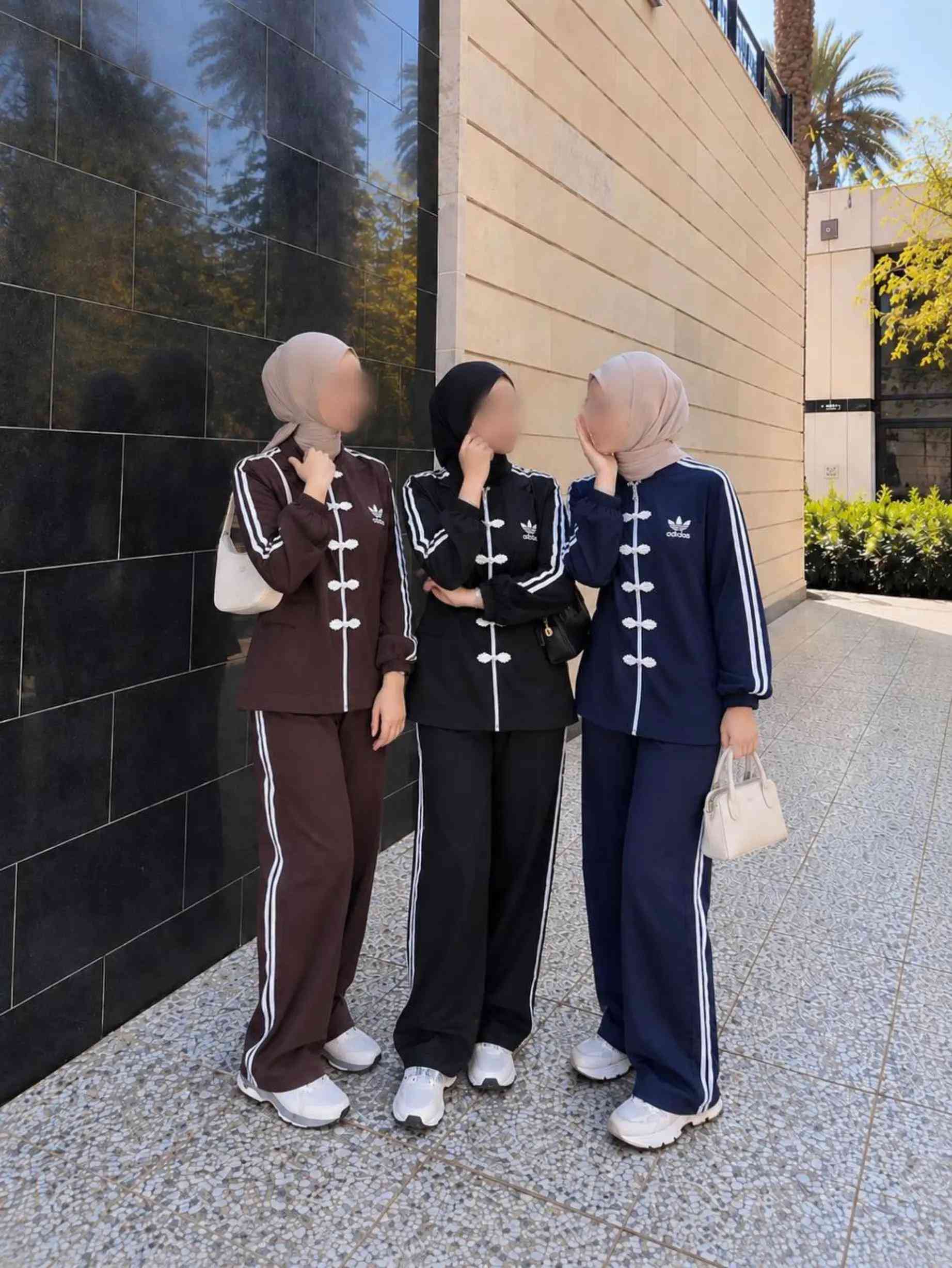 *********** � طقم رياضي نسائي بأجمل التفاصيل تصميم مميز وأنيق يجمع بين الراحة والستايل 😍 🔹 جاكيت بتفاصيل وألوان متداخلة مميزة 🔹 بنطلون واسع بخطوط جانبية أنيقة 🔹 متوفر بعدة ألوان رائعة 💚�
