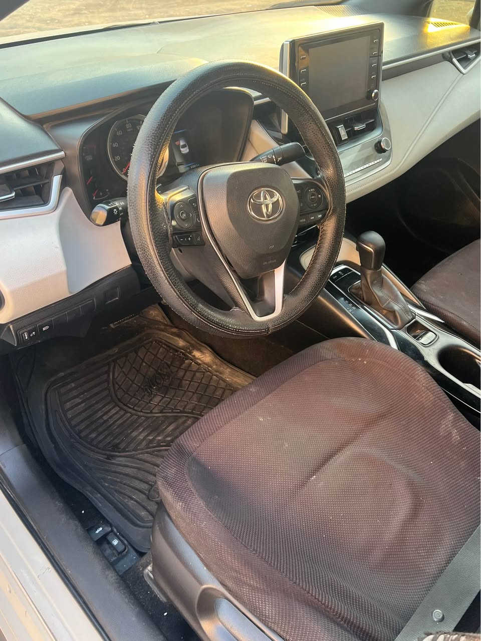 Corolla SE 2020
کرۆلە مواسەفات SE ٢ پارچەی دوبەیە ٢ پارچەی ئەمریکایە یانی ٤ پارچ سبوخە ژۆرێی یەک نوقتەی نیە بە شەرت سەقفی لێواری پێشەوەی بستەک بە پانی PDR هەیە گێر مەکینە کارابایت هەمووی بەشەرتە ئێرباگ بەس سوکان تەقیە یەک تاعدیلی هیچکەی نیە یەک دینار مەسروفی نیە 
*********** أربيل, العراق
