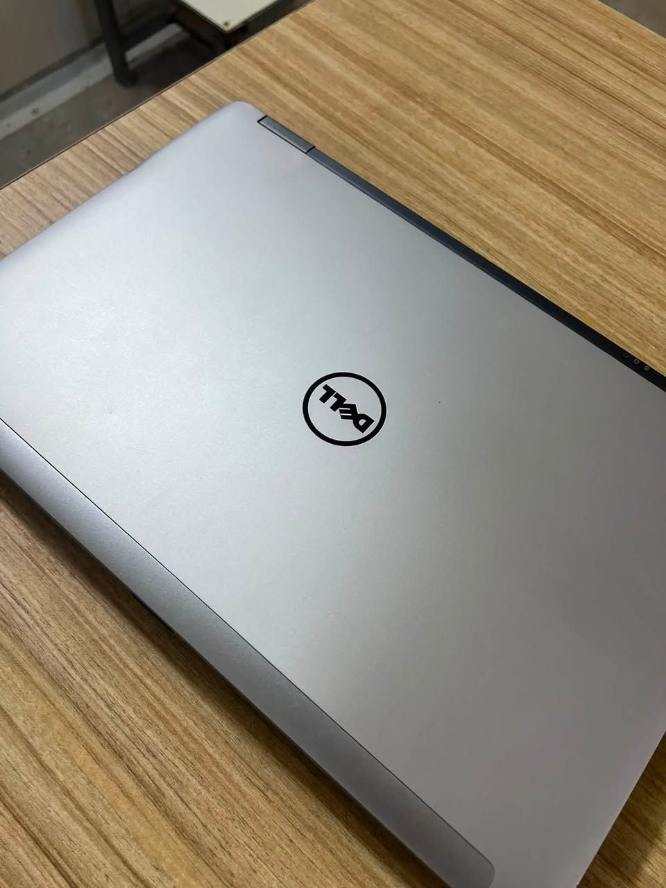 💻 لابتوب Dell Latitude E6540 للبيع 💻
المواصفات الفنية:
 الشركة والموديل: Dell Latitude E6540
 المعالج (CPU): Intel®️ Core™️ i7-4610M @ 3.00GHz
 الذاكرة العشوائية (RAM): 8.00 GB
 كرت الشاشة الداخلي: Intel®️ HD Graphics 4600
 كرت الشاشة المنفصل: AMD Radeon HD 8790M (بسعة 2GB)
 نظام التشغيل: Windows 10 Pro (إصدار 22H2 الأصلي، معمارية 64-bit)
مميزات الجهاز:
✨ ممتاز ومثالي جداً للدراسة، الأعمال المكتبية، التصفح، الألعاب المتوسطة، وبرامج التصميم والهندسة الخفيفة إلى المتوسطة بفضل كرت الشاشة المنفصل.
✨ تصميم قوي ومتين للغاية من سلسلة Latitude المخصصة للتحمل والشغل الثقيل.
✨ الجهاز محدث بأحدث إصدار ويندوز وبحالة ممتازة وجاهز للاستخدام مباشرة.
📌 السعر: [. 225 الف]
واتس ***********
