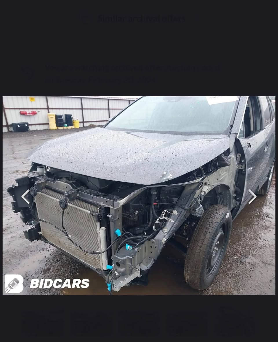 سلام عليكم سيارة RAV4موديل 2022ضربتهة بس جامرلخ امامي سايق فئة XLEسيارة نضيفة مال بيت السعر 225وبيهة مجال مكان سيارة كركوك تفاصيل اكثر اتصل ***********
