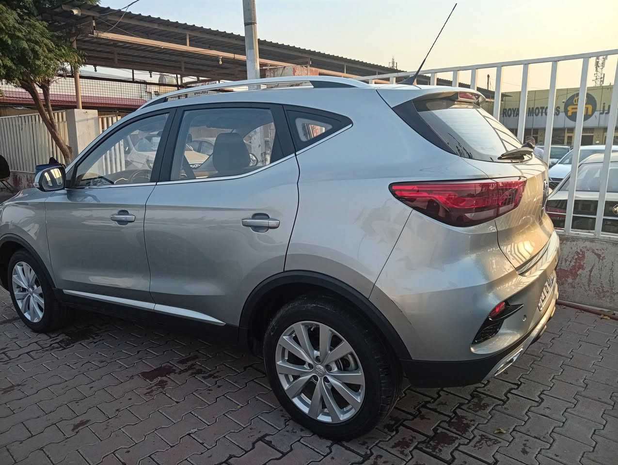 Mg ZS 2024 کۆمفۆرد بەسمە سوکان ڤۆڵیۆم شاشە ئیاپاد عاسەو کامیرا 360  سەیارە هیچی نیە 20 هەزار ڕۆشتوە 122 مەجالیکی کەم ***********
