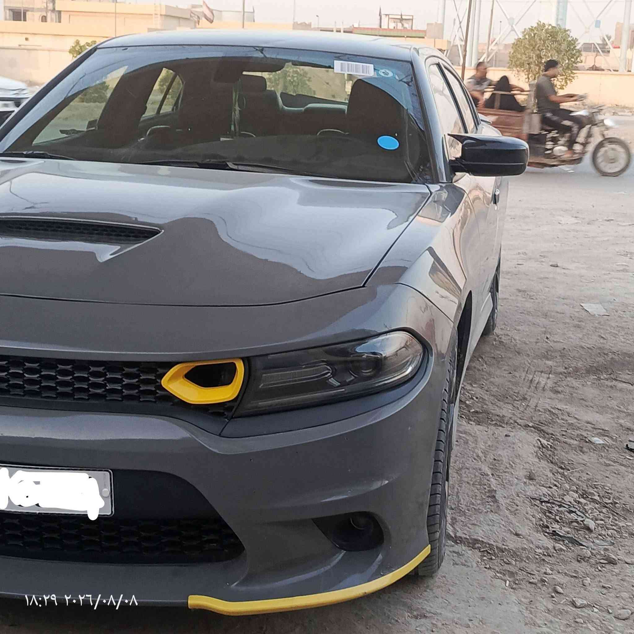 السلام عليكم جارجر موديل 2019 وارد امريكي حادثها 3قطع  لو اسمنتي أصل رقم بغداد بسمي مواصفات SXT محدثه GT كامل السياره فتحه داخل جلد كشنات حضن كهرباء+ تدفئه 4 كشنات ستيرن تدفئه شاشه وسط خزن ميموري كير محرك تبريد حداديه تخم تاير سياره جاهزه مكاني بابل الهاشميه السعر 190 او بيها مجال رقم التلفون ***********
