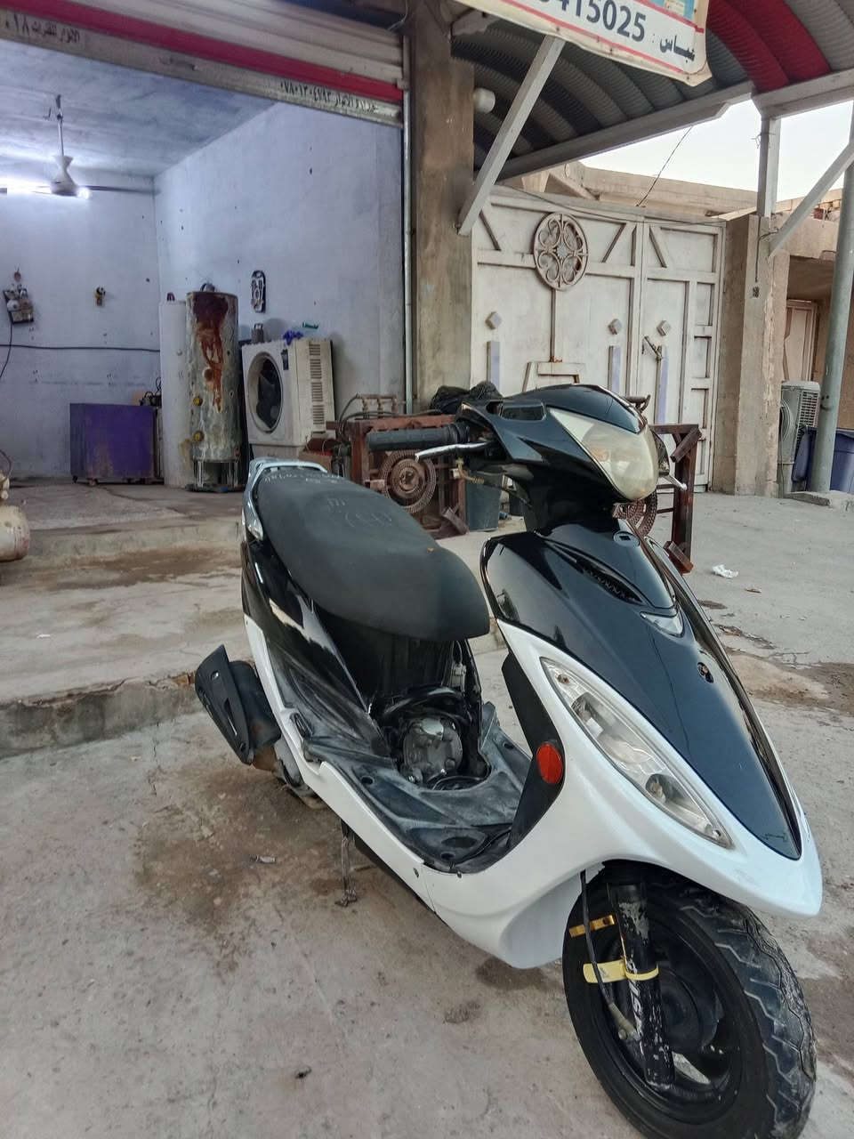سلام عليكم شباب دراجه كامكو جي4 نضيفه كلش كله بلاديه ما عده الكفرات مبدلات والبلاديات موجودة اشاير بكلايت عالي ناصي سلف هورن كله شغال ومكينه بلاديه السعر ب550وبيه مجال *********** مكاني نجف ابو صخير
