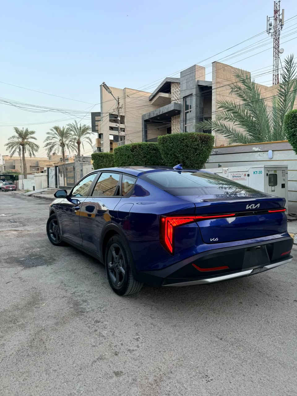 السلام عليكم كيا K4 2025 وارد امريكي
مواصفات LX نص فول 
بصمه رادارات امامي خلفي جانبي نقط عمياء تشغيل عن بعد قياده ذاتيه توقف ذاتي هند بريك بصمه تحديد مسار مثبت سرعه رادار امامي اوتو هولد 
السياره بحالة الوكالة حادثه موضح بلصور فقط لحيه الدعامية الامامية مكسورة وبيهه شخط بلباب الخلفي دعامية امامية ولايتات بلاديات راجعات نفسهن بدون صبغ  بدون ايرباك بدون دواخل السيارة جديدة واحلى من الصور 
ماشية 10mi 
مكاني بغداد 
للتواصل *********** / *********** 
ملاحظة السيارة دخول جديد بدون رقم
