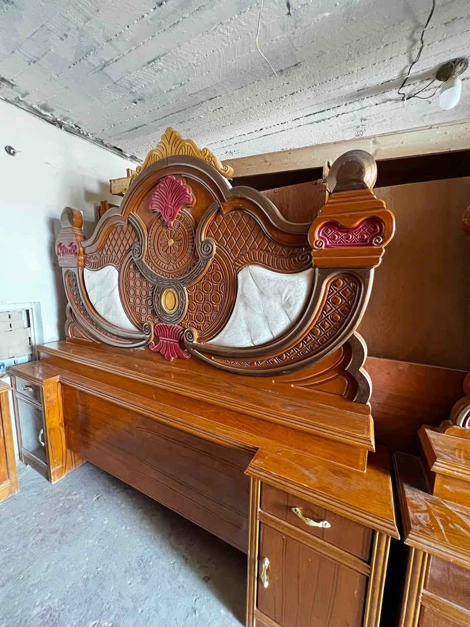 غرفه احطاطه داخل وخارج صاج السعر مليون وربع وبيها مجال  للاستفسار على الرقم ***********

