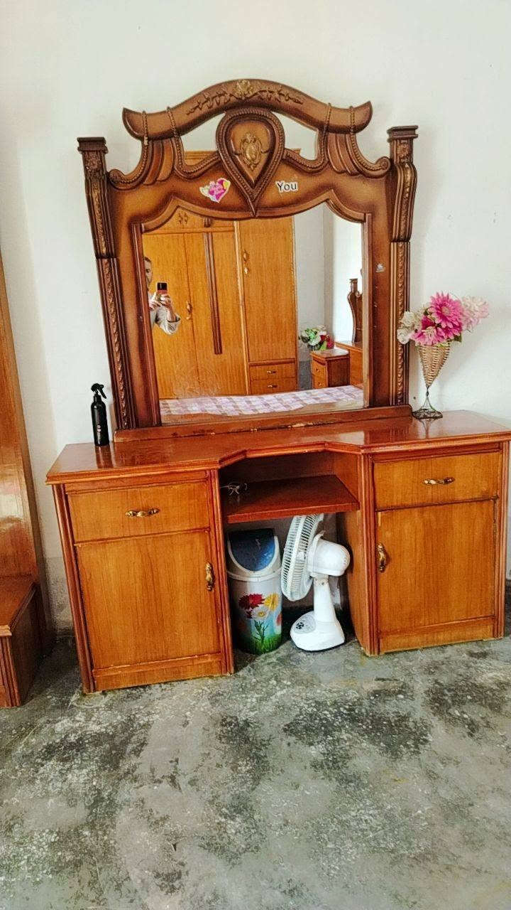 السلام عليكم يوجد غرفه توج ملحق للبيع خشب صاج عراقي حطاطه السعر ٦٥٠وبي مجال للاستفسار على هاذ الرقم *********** يوجدوتساب
