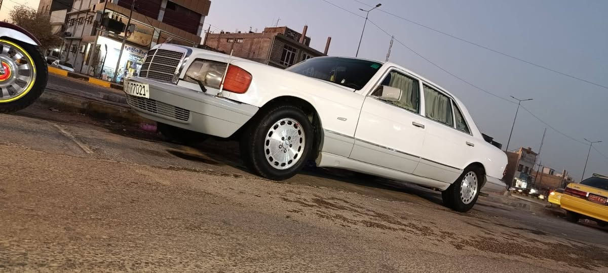السلام عليكم 
مارسدس جامبو باب طويله رئسي
حداديه كهربائية سياره جاهزه
تبريد ثلج منضومه جديده ستوني بدله
محوره مكينه وكير ٣٠٠٠ ديلكو بطه
سياره ستوه طالعه من تعمير صبغ جماليه
سستم صوت ودمام يخبل
رقم سياره بغداد نكليزي سياره بسمي تحويل ثاني يوم
سنويه تنتهي ٢٠٢٨ موديله ١٩٨٤ سياره جاهزه من دعاميه للدعاميه ومكاني نجف وسعر ٦٠ وبيه مجال للطيبين ولشراي ينتصل ع رقم *********** رجائن رجائن الي ماعجبه لحد يعلق من كيفه
