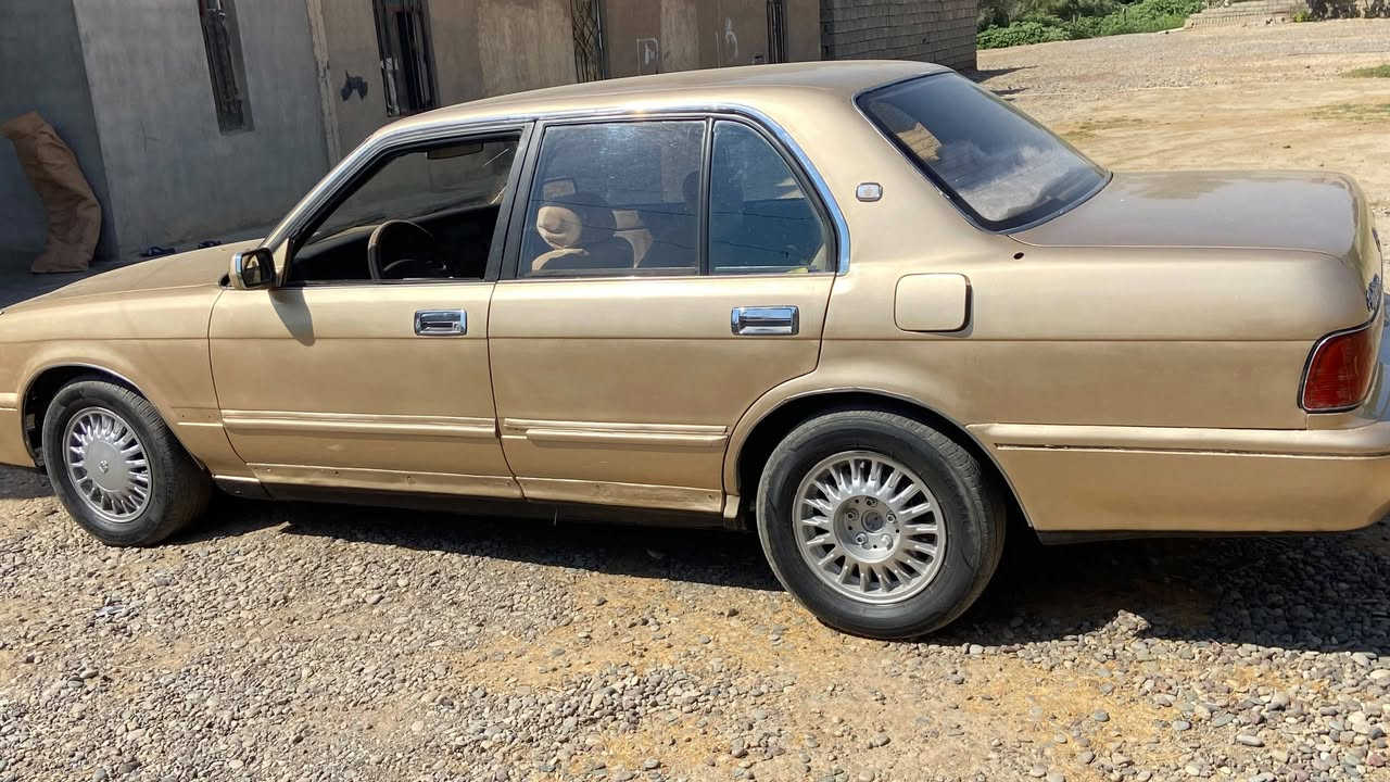 ااسلام عليكم للبيع ارنب موديل 1994اصلي مو محور السيارة مرشوش عام جماليه بدون ضربه او دوخل شرط خياس مابيها كير ومحرك شرط تواير جدد كهربائيات كلها شغالة صدر كدام ورا جديد دشبول شديته جديد دوشمه جديدة سياره جاهزة شغل وطلع رقم انبار دولي بسمي السنوية السعر 70وبيها مجال بصيط للاستفسار ***********
