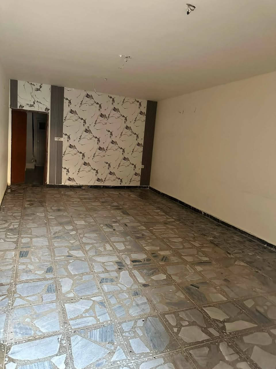 بيت للبيع مساحه ٩٢ واجه ٤.٦نزال٢٠ جوه جسر البنوك للاستفسار الاتصال على الرقم ***********
