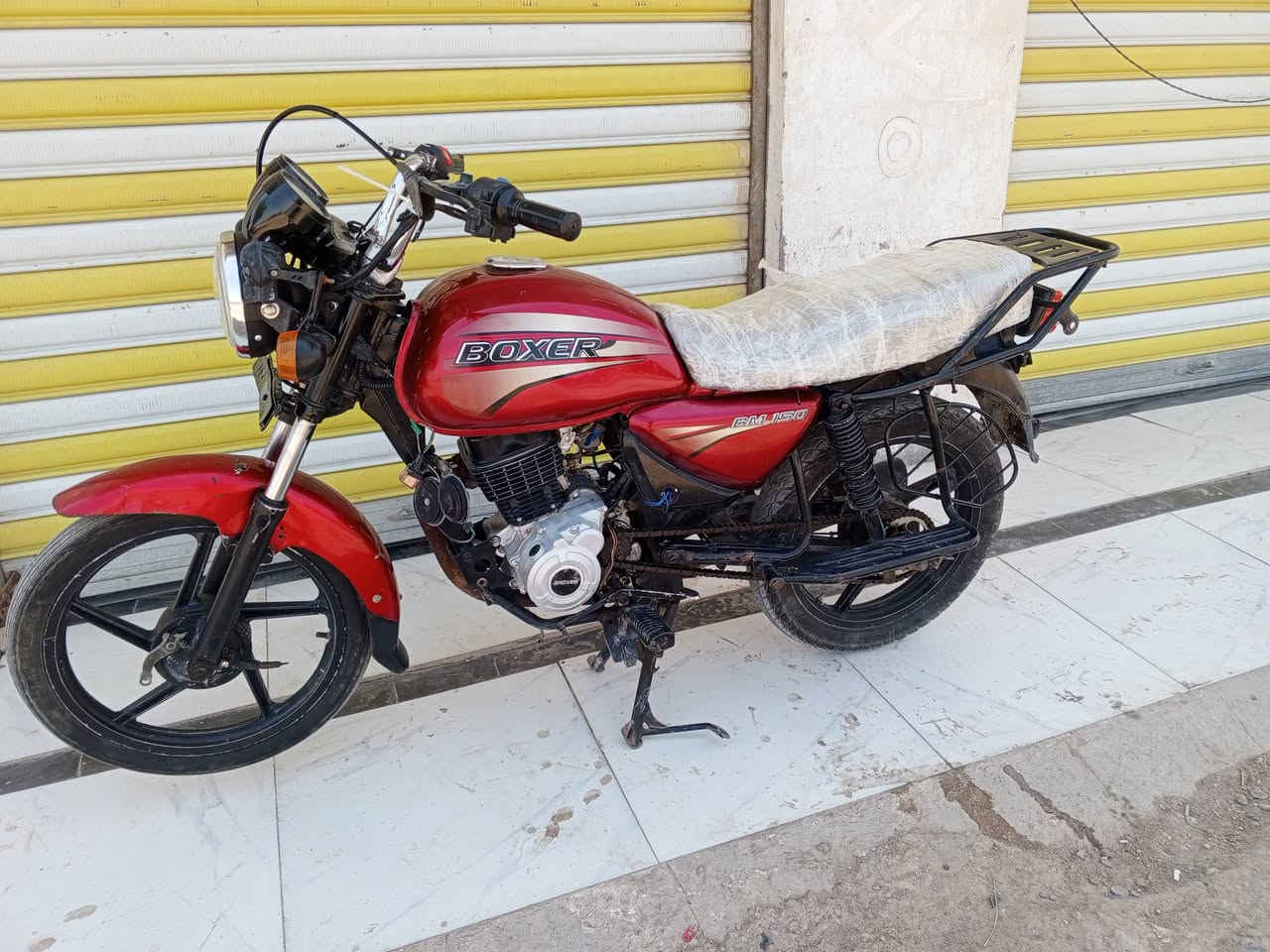 السلام عليكم درجة بوكسر 20 وراق
دراجة جاهزة كربايات سلف كامله محرك كارتون 
السعر 700وبيه مجال المكان بابل الشوملي الرقم ***********
