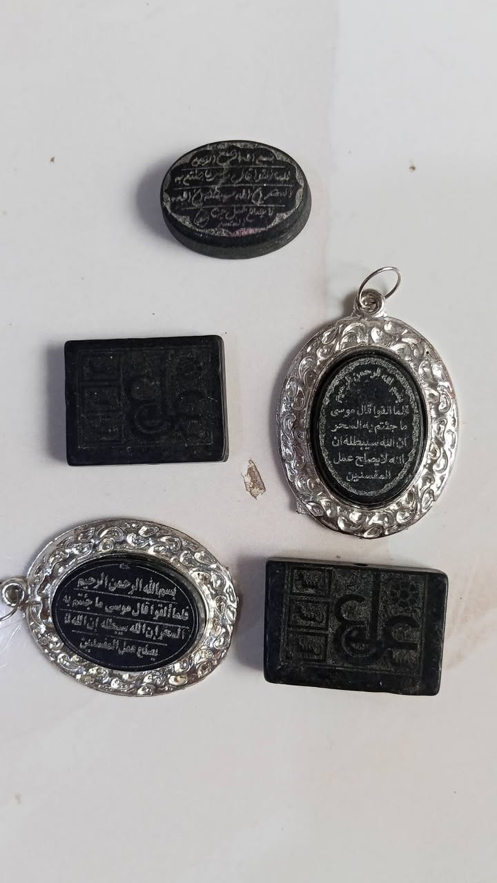 اللهم صل على محمد وال محمد 
يتوفر عقيق يماني بالذمة حجم كبير وصغير
يتوفر عقيق يماني بقراني 
يتوفر حجر عقيق يماني جزع 
عباس آباد. 
گلادة عقيق+لازورد
تواصل واتساب 
***********
