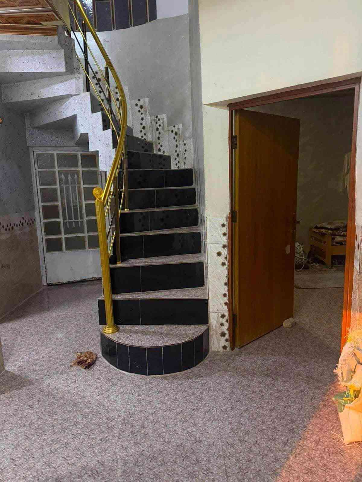 بس 135 مليون وبي مجال دار للبيع ركن مكان مميز تكريت حي الجمعية
مقابل حديقه قرب اسواق ريحانه 

واجهة البيت 10 متر ونزال 13  الدار يحتوي على 
اربع غرف نوم مع سبالت وكاونتر فصال 

للأستفسار اكثر الاتصال 

رقم الهاتف ***********
