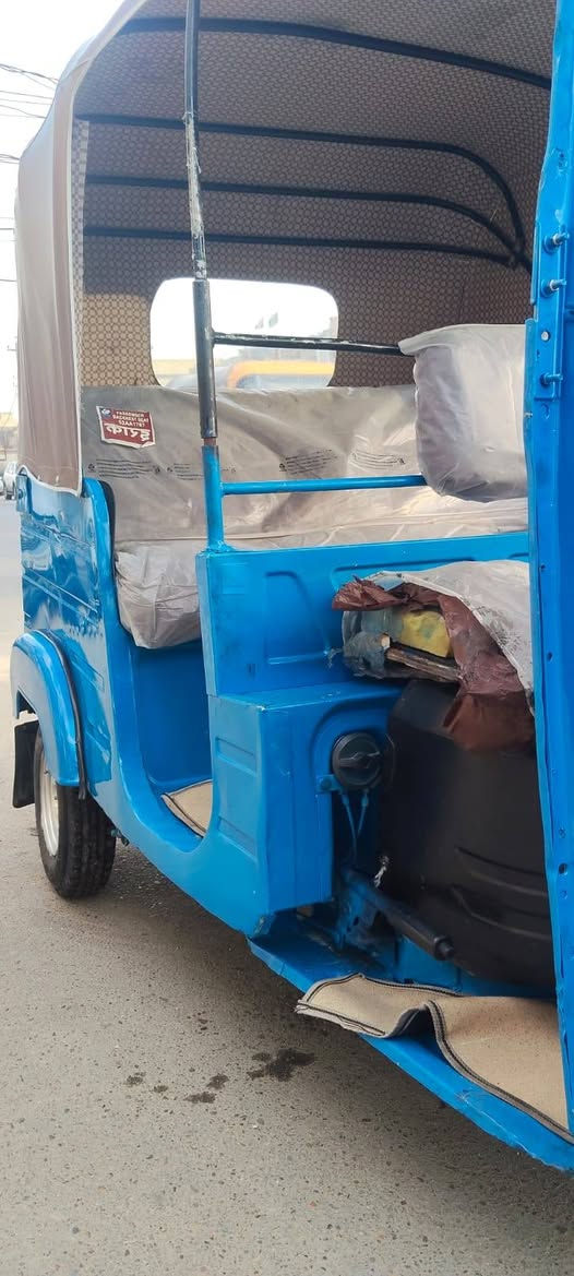 سلام عليكم تكتك للبيع موديل 20 أوراق المصطفى اصلية مكفولة كير واكسن كهربائيات كلها شغالة وجديدة مكلف بل نشر عنوان مدينة صدر هذا رقم صاحبهة ***********

