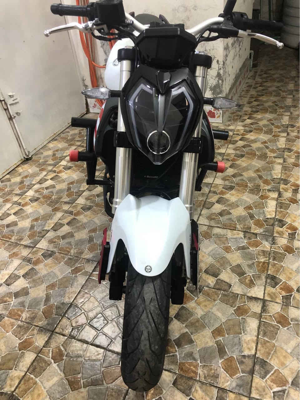 بنلي 302 دراجه جديده على وضع الشركه موديل ٢٢ ماشيه ١٣ الف نضام يو بي اس مانع انزلاق عليهه درع تزويد اصلي ودرع راديتر مع ٣ سويجات وقم بغداد انكليزي بسمي السعر ٥ ملايين المكان بغداد اليرموك

*********** بغداد, العراق
