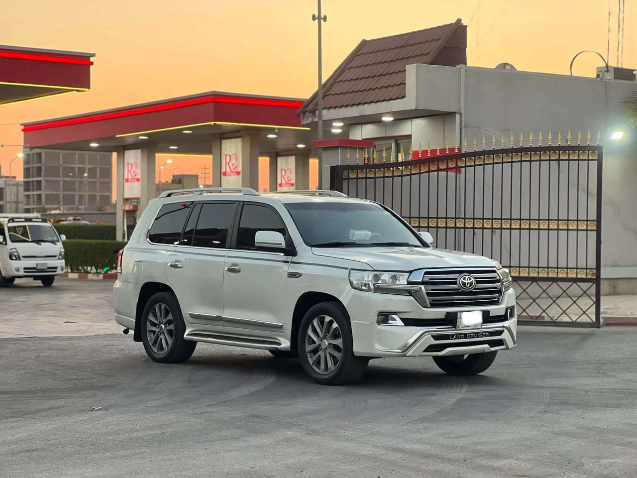 السعر 218🌹
بيع او مراوس بأقل 

انضف لاندكروز محدثه 👍
اخوان السياره جديده كلش لا تقيسها 
مثل الي محدثات ومكلوبه او صبغ عام هاي 

بدون قماره وبدون دواخل
وحالياً بديها صافي بدون شخط بدون بارد

لاندكروز 2009 محدثه 2021 داخل وخارج بلكامل حتى اليدات والبصمه 

بيه صبغ حزام 
القماره مكفوله بدون صبغ 
شرط تفحص سونار وين ميعجبك
وبدون ضرر داخلي 
شرط شواصي كفاله تكم كفاله 

بريم اصل فول مواصفات 
محرك 6 سلندر ع وضع الشركه 

رقم بابل بأسمي تحويل مباشر 

بيه منضومة غاز 
يعني انسا شي اسمه إصراف 
تفولها ب10 آلاف تفتر بيه اسبوع 

مكينه وكير وحداده مكفولات 
تخم تاير جديد 

جاهزة وبدون نقص وبلعافيه ع الياخذها 🌹

السعر 218 🌹
بيع او مراوس بأقل

***********
مكاني النجف / الكوفه
