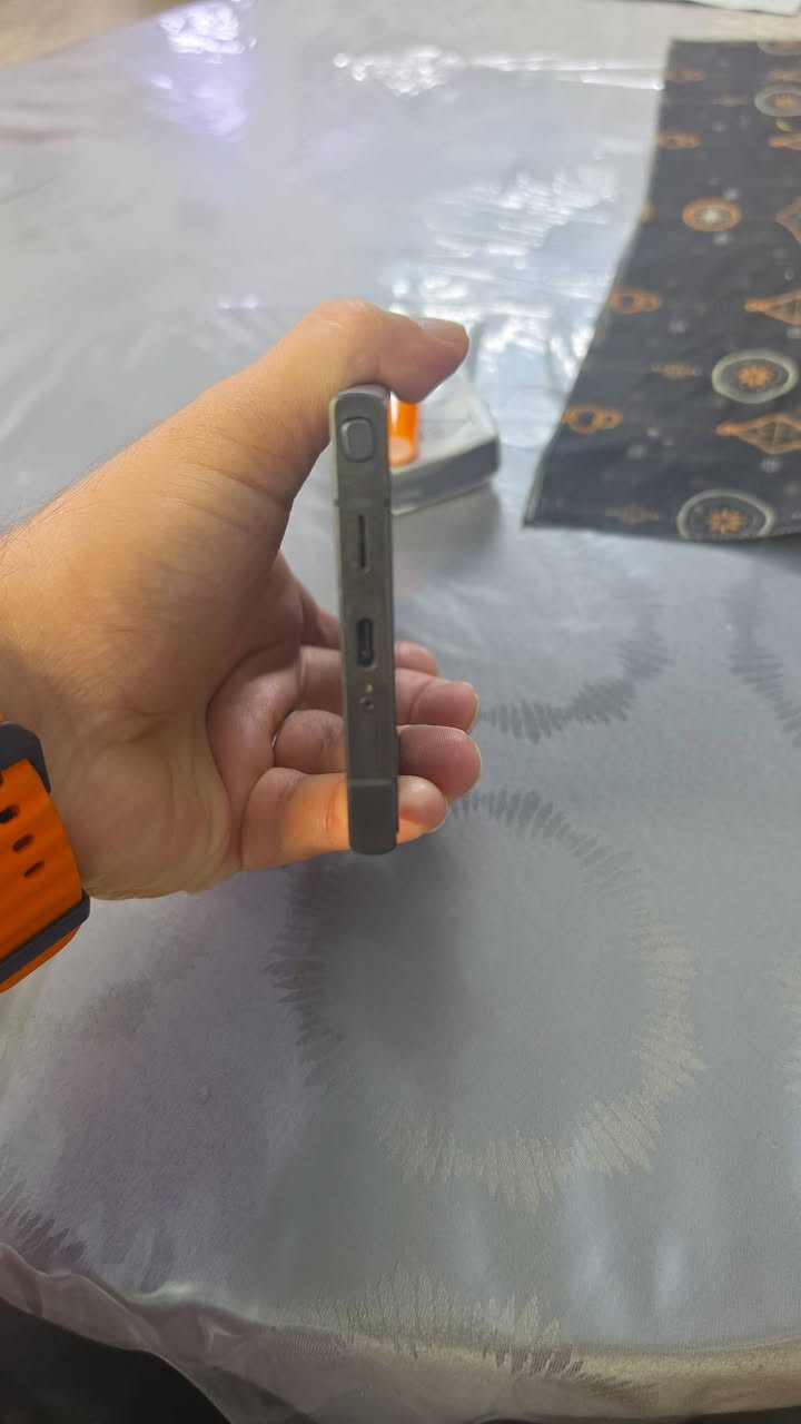 عندي جهاز Samsung Galaxy S24 Ultra للبيع، الجهاز القمة والغني عن التعريف، وبأعلى مساحة ممكنة!
• ​المساحة: 1 تيرا بايت (1TB) – انسى شيء اسمه "الذاكرة ممتلئة"!
• ​اللون: أسود ملكي فخم جداً 🖤
• ​النظافة: الجهاز أخت الجديد ونظيف حيل من يوم الي اشتريته لزكه شاشه وكفر وياه, طيارة بالألعاب والتصوير، والكاميرا مالته ما يحتاج نسولف عليها! 
​📌 ملاحظة: الجهاز للمشتري المباشر والجاد بالشرة، والشراي ما نختلف وياه بالمعقول.
• السعر مليون وخمسين وبي مجال بسيط
• ​📞 للتواصل والاستفسار
• *********** 
مكاني بغداد حي الاعلام
