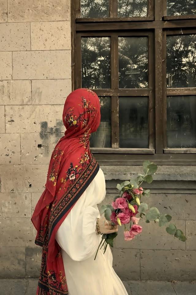 شالات وحجابات تجننن وممطروقه وعندي توصيل لكل المحافظات. الي يعجبه شي تراسلني ع الرقم ***********
