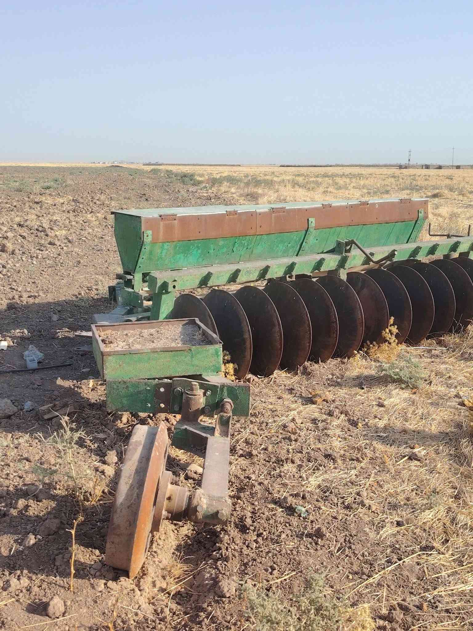 السلام عليكم
موجود دسك 12 و عربانه الاستفسار عالخاص
او الرقم***********
