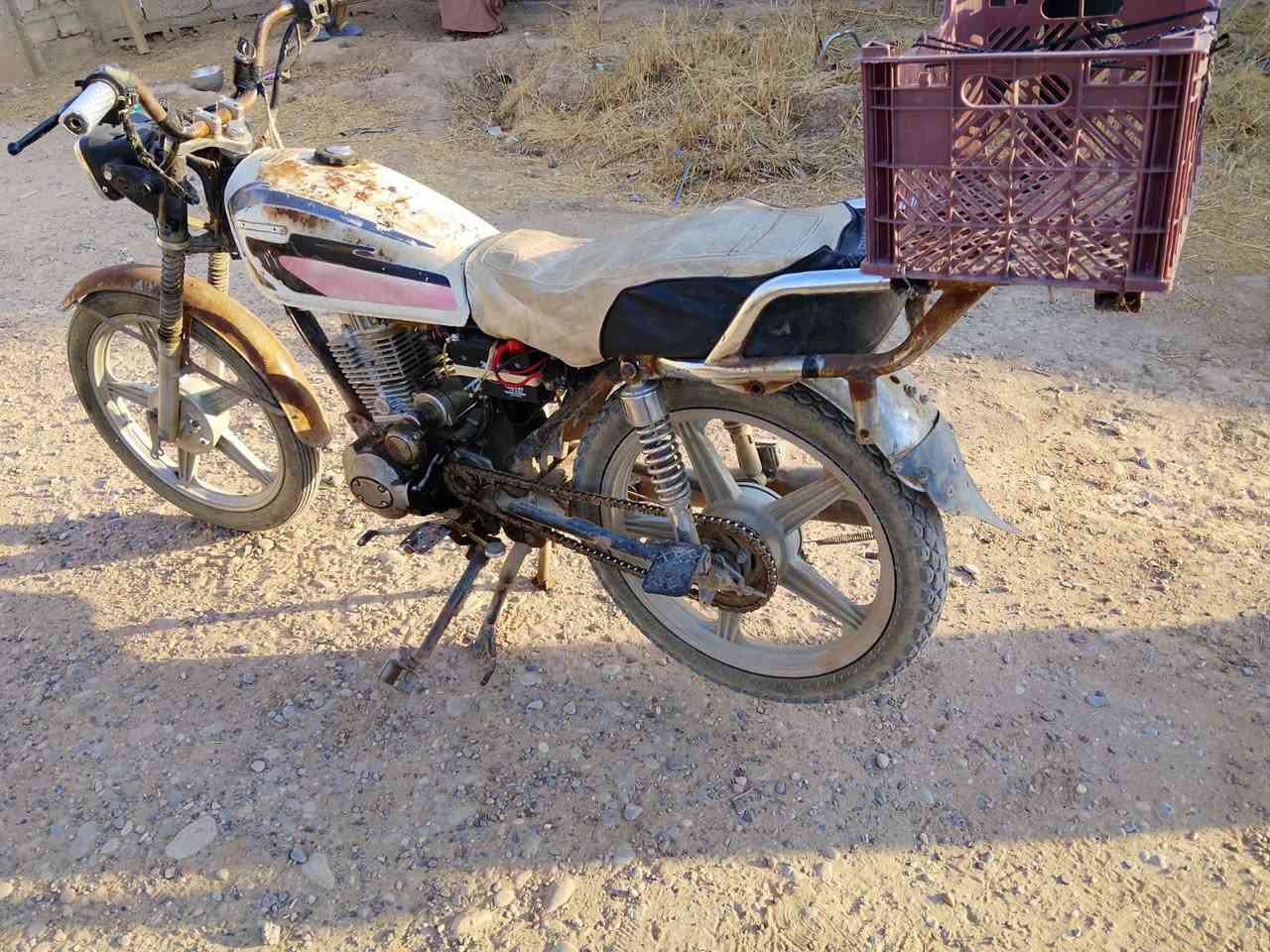 سلام عليكم موطور للبيع خمسه كير كلو شغال باتري جديد ضو جديد وياله عدلات محرك شرط لا صرف و لا تبخير صوتو خفيف سلف شغال كهربائيات شغاله بس تشغل وتمشي .السعر ٢١٠ وبي مجال . 
***********
