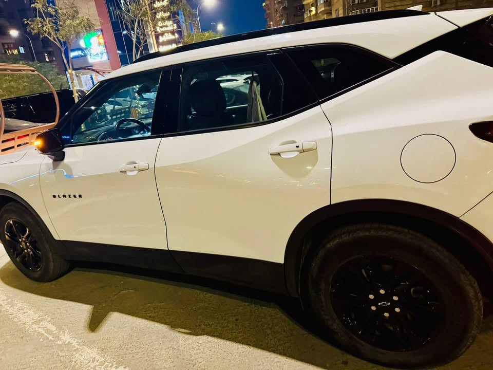 بلايزر   ٢٠٢٢/2Lt/٦ سلندر/

حادث خلفي قبغ جنطة مبدل/كاملة مابيها اي نقص /مداريتها بنزين محسن و ارقى انواع الدهن/استخدام قليل/لون ابيض و اسود/داخل اسود/جلد/تحكمات/بانوراما/اشاير بالمري/رادار/كامرات ٣٦٠/ماشية ٤٤كيلو/
سيارة نظيفة جدا
/بدون ايرباك/رقم بغداد/سنوية بإسمي
رقم الشاصي 3GNKBDRS7NS178395

📍للاستفسار والتواصل ***********
