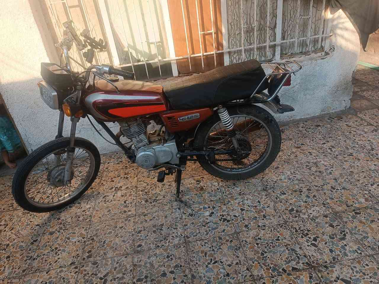 ادوات عينه ولايت وشاره كامله للبيع 325 جاهزه مكينه حلوه
***********
