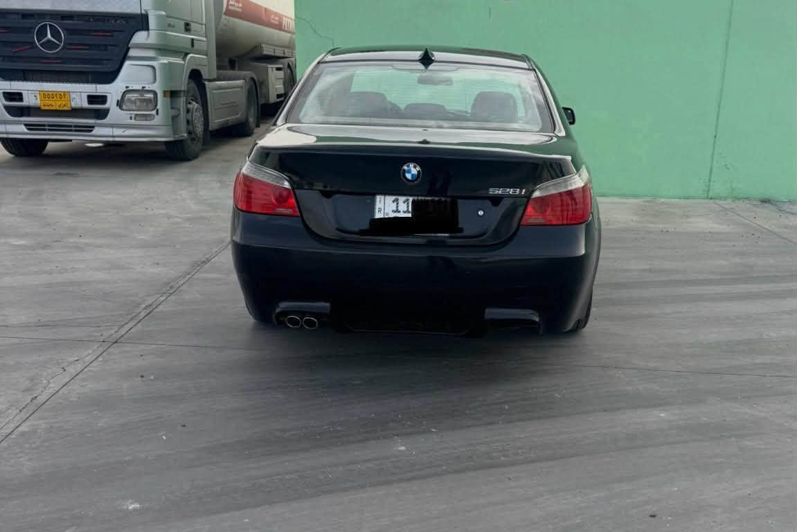 Bmw e60 2009 (ميماتي)
محرك n52 
نوزل قصير المرغوب 
528
رقم بغداد بأسمي تحويل مباشر  
هزة جديدة سنوية جديدة الى 2031 
بصمة
فتحة (3طكات)
كشنات جلد 
كشنات كهرباء 
تكاية راس كهرباء 
كشنات خزن
مساج 
ماوس تحكم (7 ازرار)
تدفئة تبريد شغالة 100‎%‎
تبريد قطعتين 
كروس سرعة 
تحكم ستيرن كهرباء 
مرايات داخلية وجانبية عاكسة
تحكم بكل الجامات بالريمونت(رفع وتنزيل)
ترحيب 
شاشة اعطال
بك لايت لد
ادامة كاملة
تخم تاير جديد
ويل اصلي m
محدثة كت m 
السيارة مصبوغة حزام للجمالية بدون ضرر
ماشية 360 كم
السعر 115 وبيها مجال
التواصل على الرقم 
‪+964 783 883 8373‬
