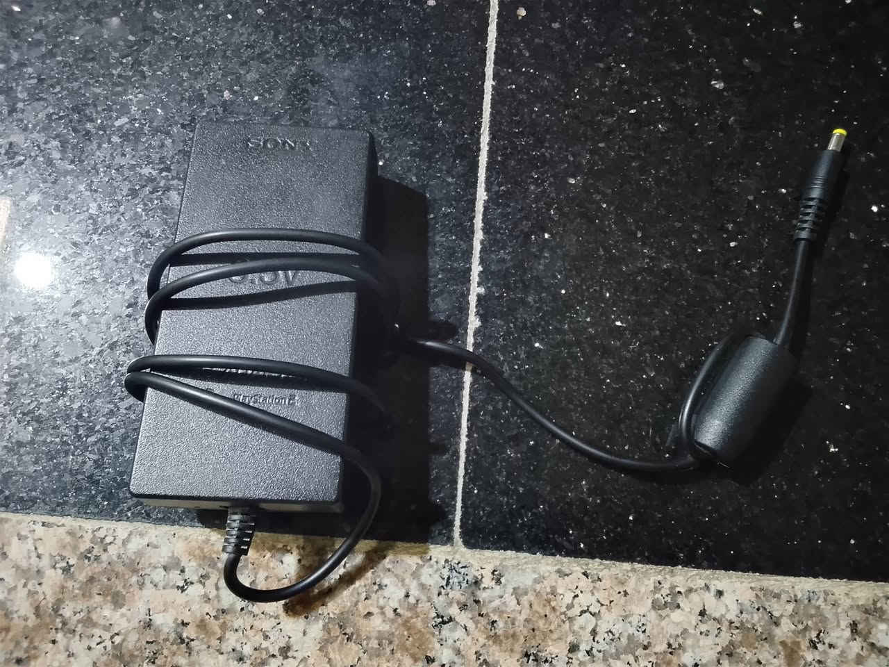 السلام عليكم 
بلي 2 للبيع 
ملحقاتة: 
يدات 2 
قطعة ps2 to hdmi وياها واير hdmi والشاحنة مالتها 
كيبل ومحول الطاقة 
قطعة MX4SIO  بدون ميموري 
ميموري كارد 8 mb 
فلاشة 
السعر:55 الف وبي مجال 
للتواصل:*********** 
العنوان: بغداد الدورة
