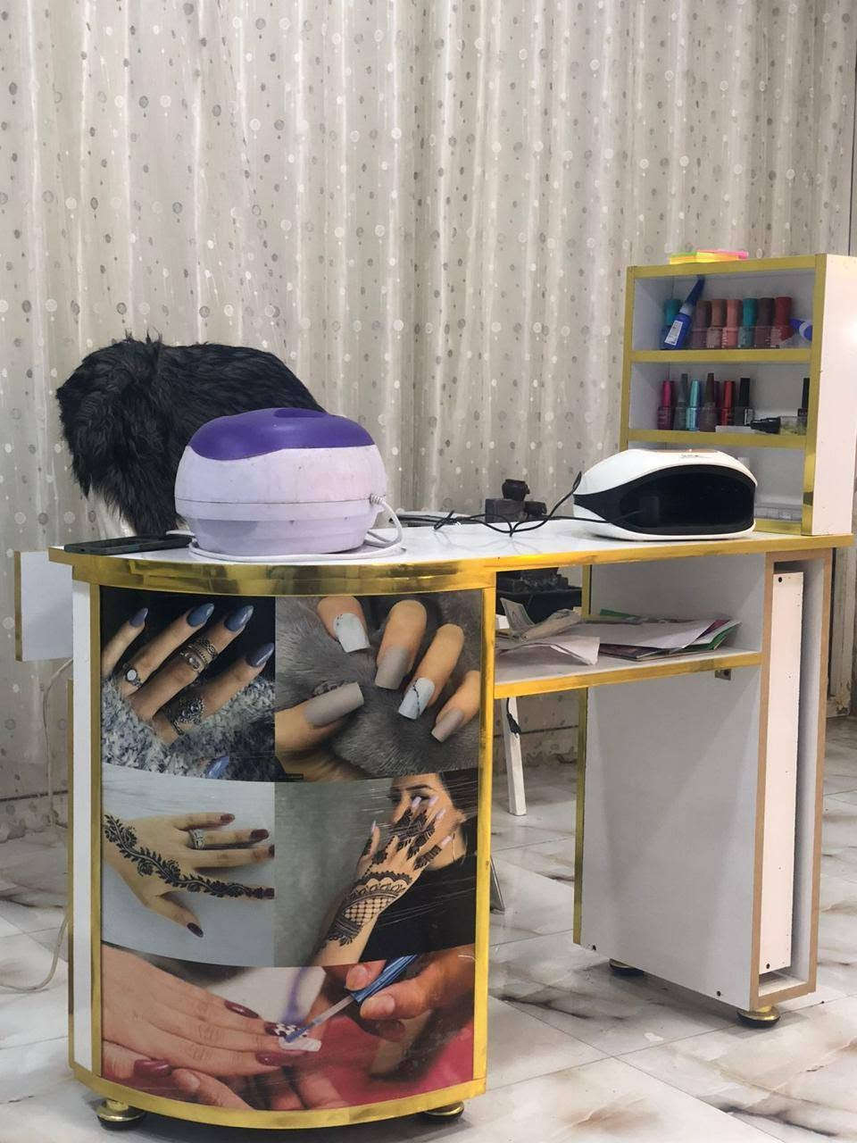 سلام عليكم متوفر غراض صالون للبيع استخدام نظيف
مغسله ٣٠٠
رنك لايت ٥٥
جهاز بشره ٣٠٠ مع روليت وقناع الأوبرا الضوئي
تخم تفصال ٣ متر ب١٥٠
كرسي مكياج ١٢٥
للاستفسار ***********
