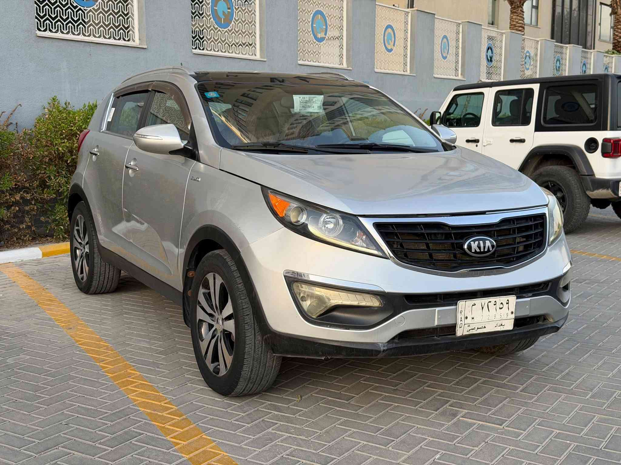 السلام عليكم 
سبورتج موديل 2013 امريكيه حادث جاملغ وبنيد وتعمير بتكمه الاماميه  بدون شاصي والغد كفاله وبنفس الصفحه صبغ رش بدون حادث مكينه 2400.ست نمر.  السياره فول 
بنوامه. 
بصمه ابواب وتشغيل 
شكنات كهرباء 
ويل كروم  
رقم بغداد شرط التحويل 
مكاني بابل. السعر 108
واتساب فقط الخط بي مشكله 
،***********
