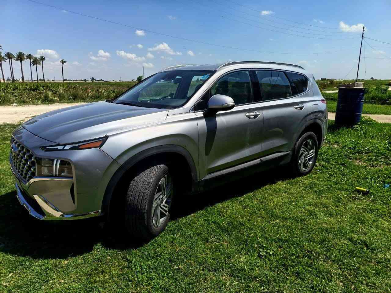 🔰 هيونداي سنتافي 2023

Hyundai Santa Fe 2023 
US Import | Gray

✨ فئة HTRAC AWD (دبل ذكي)

✨ لون رصاصي

🔘 رقم بغداد دولي جديد باسمي
🔘 السنوية نافذة لغاية سنة 2030

🛞 الممشى: 80,000 كم

🟠 المواصفات | Features

• HTRAC All-Wheel Drive (AWD) – دبل ذكي
• ⁠Smart Key & Push Start – تشغيل بصمة ودخول ذكي
• ⁠Remote Start – تشغيل عن بُعد
• Power Tailgate – باب خلفي كهربائي
• ⁠Blind Spot Assist – مراقبة النقطة العمياء
• ⁠Lane Keeping Assist – الحفاظ على المسار
• ⁠Forward Collision Assist – مانع التصادم الأمامي
• ⁠Adaptive Cruise Control – مثبت سرعة ذكي
• ⁠Rear Cross Traffic Alert – تنبيه حركة المرور الخلفية
• ⁠Front & Rear Parking Sensors – حساسات أمامية وخلفية
• ⁠Rear View Camera – كاميرا خلفية
• ⁠Apple CarPlay & Android Auto – دعم آبل كار بلاي وأندرويد أوتو
• ⁠Dual Zone Climate Control – تكييف أوتوماتيك مزدوج
• ⁠Electric Driver Seat – مقعد السائق كهربائي
• ⁠Multi Drive Modes – أوضاع قيادة متعددة
• ⁠LED Headlights – مصابيح LED

🔵 الحالة

🔹 وارد أمريكي

💢 حادث جاملغ وبنيد فقط بدون دواخل

✅ السيارة جاهزة للاستخدام ولا تحتاج أي مصاريف

📍 مكان السيارة بغداد السعر 185ورقه بيها مجال

الاستفسار 
***********
