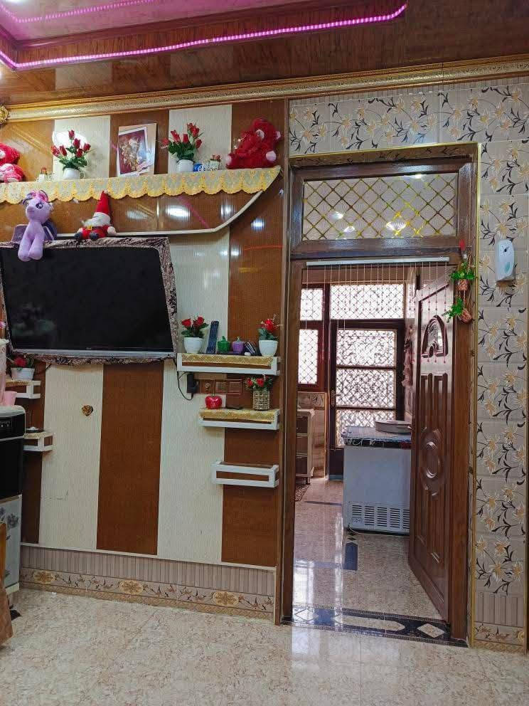 بيت  للبيع في بعقوبة 7 نيسان
خلف كلية التربية الأساسية مباشرتٱ

قاطين يتكون من 4 غرف نوم مطبخ وصاله وستقبال وطرمه 

البيت بسم صاحب البيت سند طابو زراعي سند 25 

المساحة 100متر واجهة 7ونص ونزال14 

  البناء حديث فول 2026

كامل خدمات الشارع تبليط مجاري ماء كهرباء كامل 

يبعد عن الشارع العام مسافة قليلة

  الاستفسار اكثر اتصل على رقم يوجد وتساب وتفاصيل اكثر عن سعر وباقي ***********
