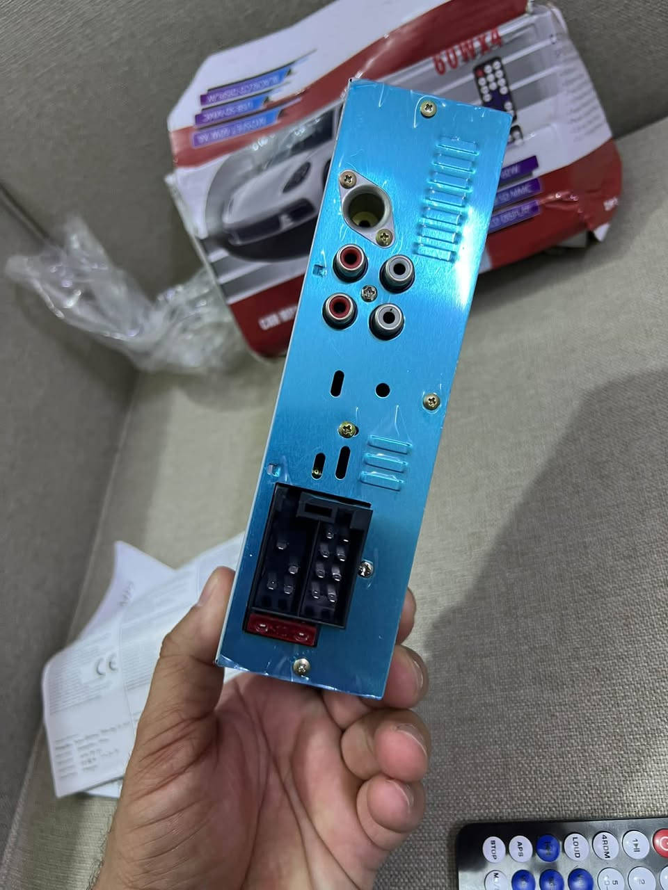 20 اول تم مع التوصيل

نص مكتوب في الصور:
- LCD Display USB FM Radio Bluetooth Remote Control
- LCD Display
- USB
- FM Radio
- Bluetooth
- Remote Control