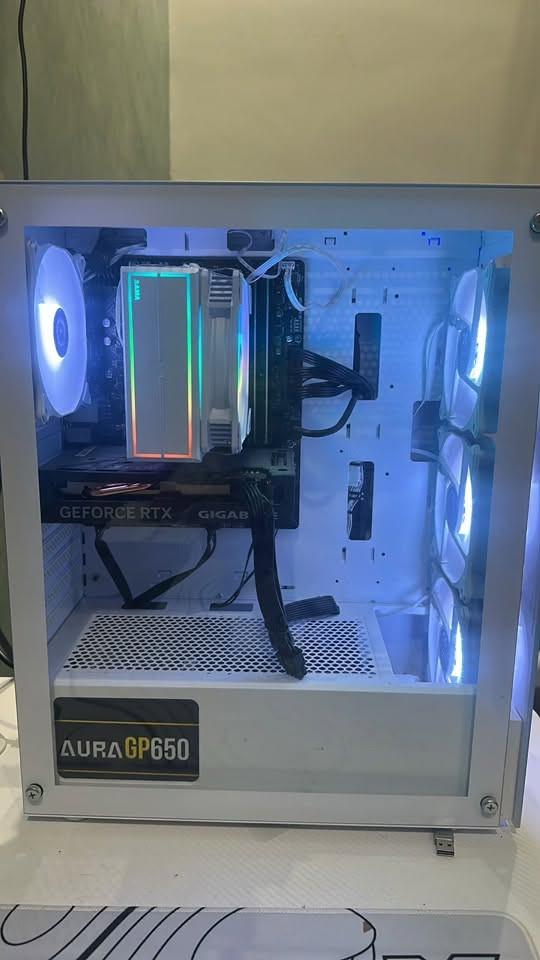 السلام عليكم تجميعة للبيع
المواصفات: 

* المعالج (Intel Core i5-1340OF :(CPU (الجيل 13)

NVIDIA GeForce RTX 4060 (8GB) : (GPU) كرت الشاشة *

MT/S 2667 بسرعة 16GB DDR4 :(RAM) الرام *

(238GB المتاح للنظام) 256GB SSD :(SSD) التخزين *

* نظام التشغيل: Windows 11 Home 64-bit (الإصدار )

السعر : مليون ونص مع الشاشه وكامل الملحقات وبي مجال

واتساب: ***********
