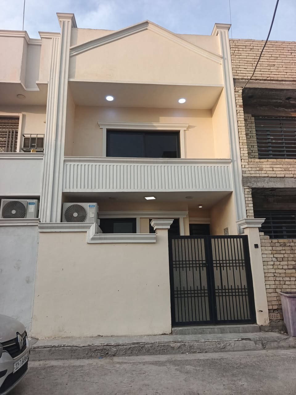 للبيع