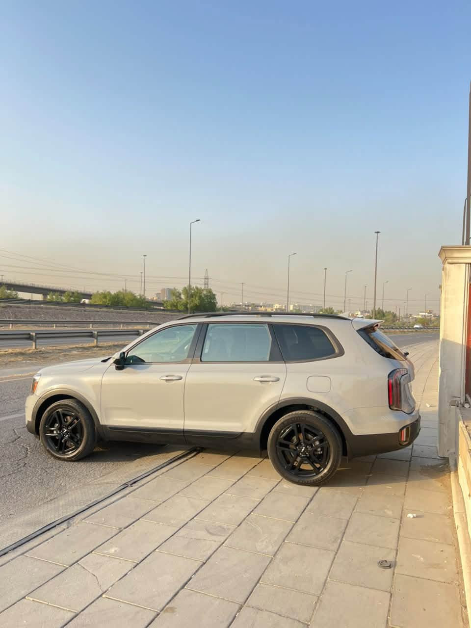‎كيا تيلورايد فول الفول  / اكس لاين (2024)🤍🔥
الفئة: PRESTIGE X-LINE
🚘 وارد امريكي
سياره كفاله عامه من صبغ بارد تبديل 
حادثه نسبه غرق وشغاله من امريكا 
نسبه 20 بل ميه 
 فول مواصفات 1/1 (أعلى مواصفات 
🏁عداد المسافه 14mi
✨ فتحتين سقف بانوراما 
كامرات محيطيه فول كامرات 
🪞 مرايا شفط🔁 مرايا إشارات
🔥❄️ كشنات أمامية تدفئة وتبريد
🔥❄️ كشنات خلفية تدفئة وتبريد
👑 كشنات منفصلة VIP
🚀 تشغيل عن بعد
📡 رادار أمامي
📡 رادار جانبي
💡 لايتات LED زنون
🌤️ لايتات نهارية LED
📟 حساسات أمامية وخلفية
🎛️ هزاز ستيرن
🖥️ داتا شو أمامي (HUD)
💆‍♂️ مساج كشن السايق
🌈 إضاءة داخلية ليزرية
🎥 كاميرات 360 درجة
👁️‍🗨️ نظام النقطة العمياء
🛣️ تحذير مغادرة المسار
🧠 مثبت سرعة متكيف
🛑 مانع تصادم
🧳 باب خلفي كهرباء
💺 ميموري كشنات
🔊 نظام صوتي فاخر
       
السعر295$ وبيه مجال 
مكان السياره بغداد حي الجامعه 
☎️ ***********

