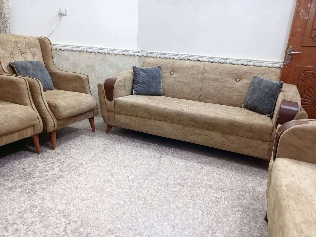 ياالله تخم تركي 5قطع 10 مقاعد اخو الجديد السعر 350 ناصرية مركز ***********
