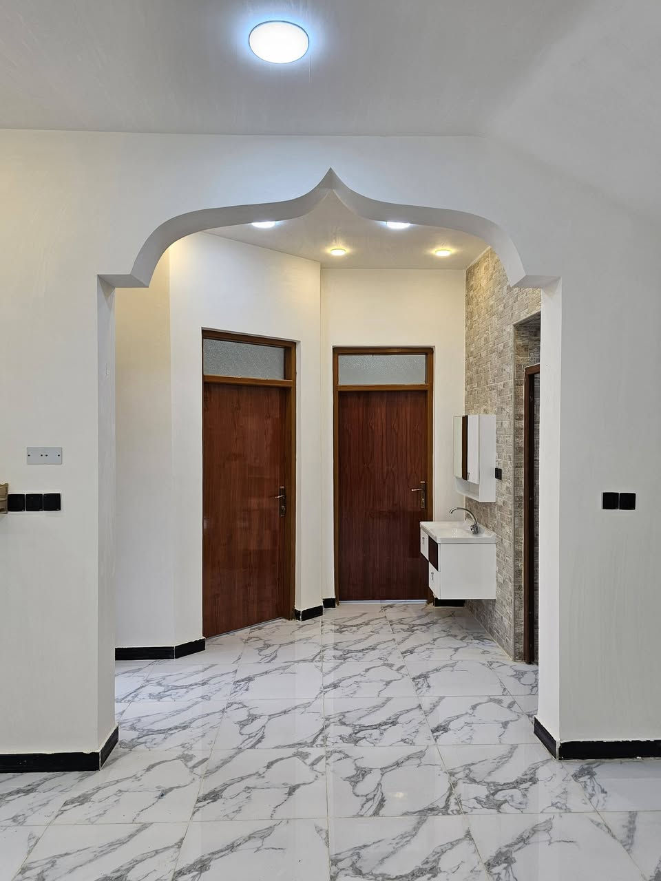 ❗️❗️ بيت العمر ❗️❗️

🏠 بيت للبيع مساحة 200 متر بناء 2024 حديث فخم درجه اولى 🏠 

🔖البيت مطلوب اسكان وسعره جدا مناسب 

📍 البيت بأسم شخص واحد طابو صرف منطقة راقية كاملة الخدمات خلف التجاري شارع 30 موقع حرف T 📍

🗺 واسط - الكوت - حي الحوراء الثانيه - شارع الكفاح. 🗺

للاستفسار اكثر التواصل ع الرقم ***********  اتصال فقط، رجاءا بدون خاص
