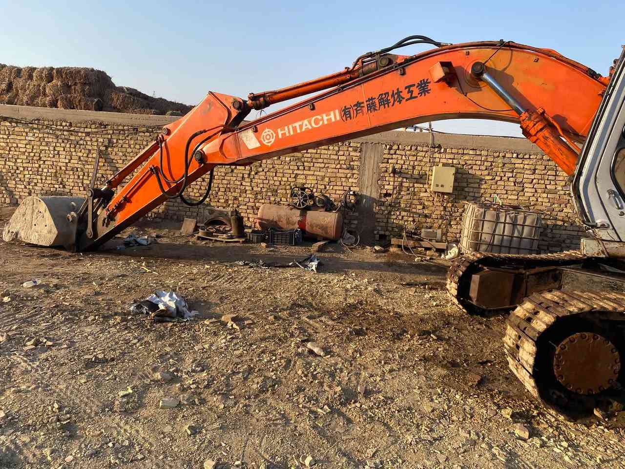 للبيع حفاره حجم 200LC

 جاهزه من كلشي وتبريد شغال و  ماسسه جك همر 
عنوان واسط الكوت ***********

للبيع او مراوس بحفاره  موديل من 2008 الى 2015
