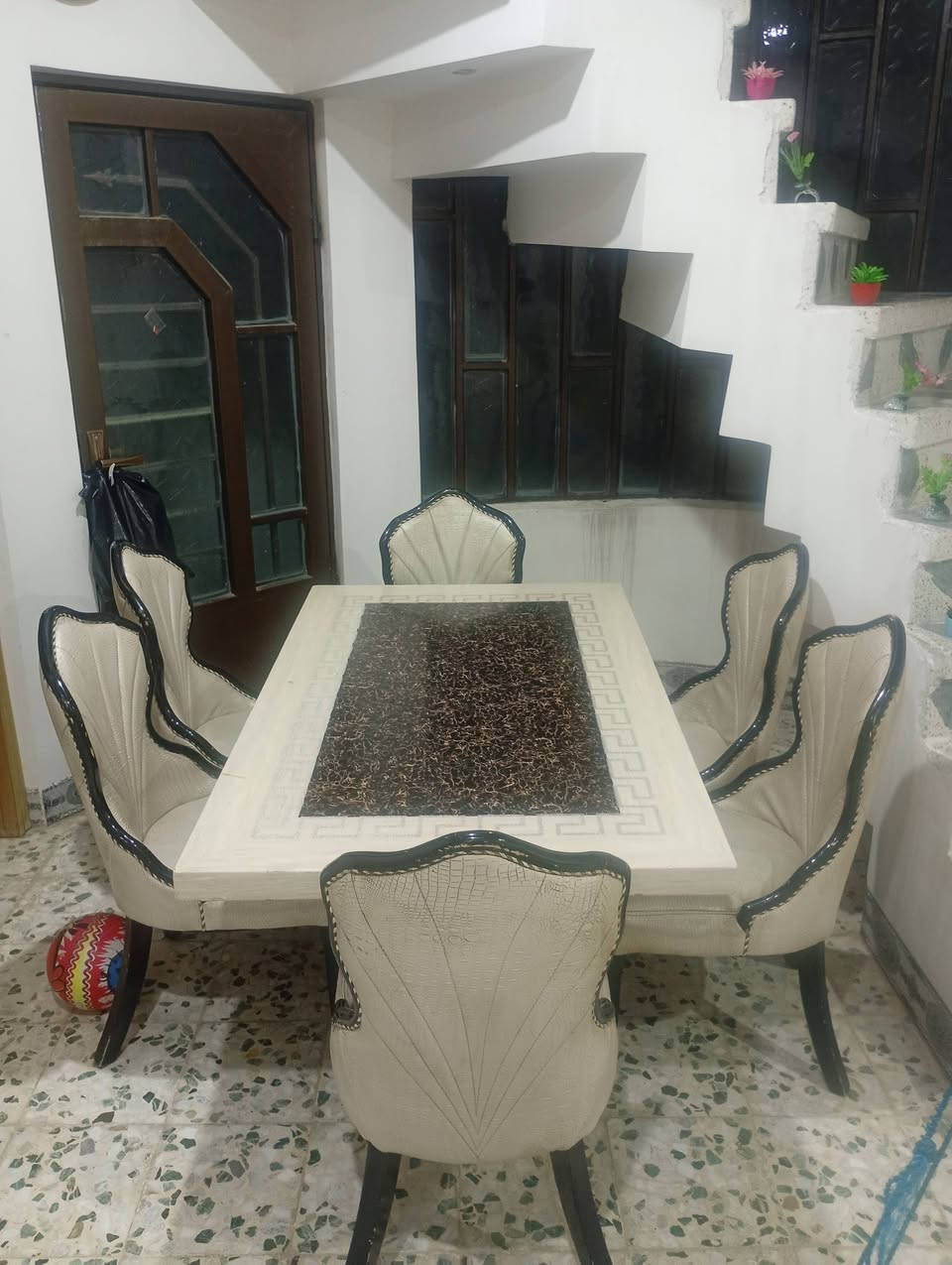 ميز 6كراسي مرمر ثقيل السعر النهائي 150 الف للاستفسار ***********
