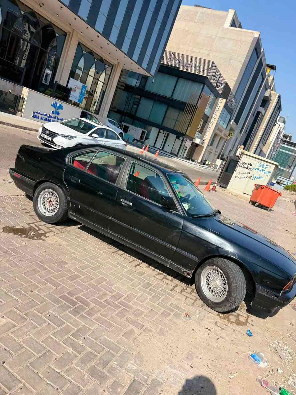 سلام عليكم
للبيع بي ام 525 مسكر عدل 
كير عادي
موديل 1992 
اصل بليته وسنويه 
المكينة خير من الله جيب فيتر وتعال افحص 
رقم بغداد الدولي تحويل مباشر
السيارة حلوه ومتعبك 
تبريد ثلج
ستم سماعات 
تخم تاير جديد
كهربائيات كلها شغالة 
لايت زنون 
بيهه طخه بل جاملغ الأمامي ولجاملغ الخلفي موضح بل صوره
مكان السيارة بغداد بسمايه
اتصل  ما اجاوب خاص
 ***********
