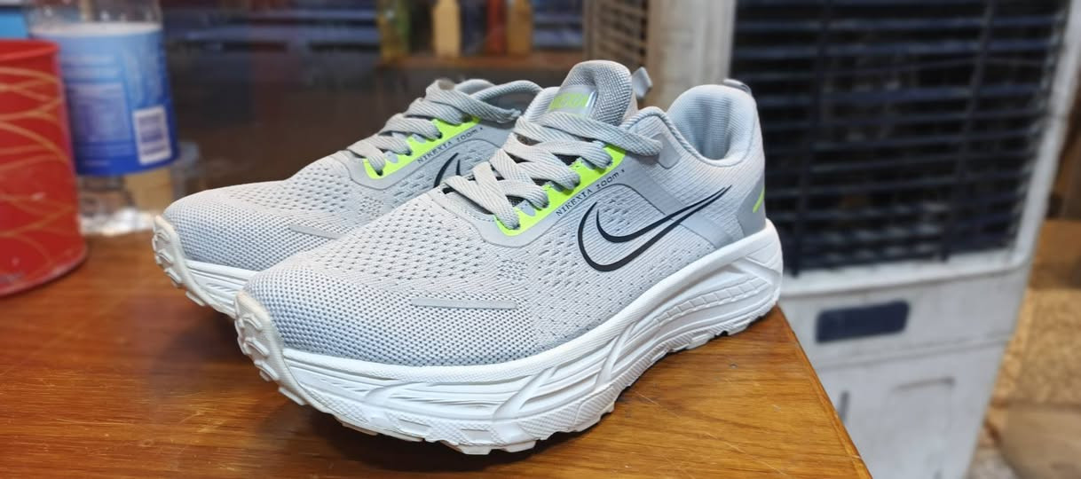 وجبة جديدة وصلت... باله أصلية ونظافة فول! 👟🔥
لكل من يدور على الكشخة والراحة، وصلت بضاعة جديدة محولة ومفحوصة بالقطع:
​الماركات: أصلية 100% (Nike, Adidas, Puma, Skechers...)
​النظافة: أخو الجديد، طالعة من الكارتون رأسًا.
​الراحة: خفة بالمشي وطبية مناسبة للدوام والرياضة والفرّات الطويلة.
​المقاسات: متوفرة بمختلف الأحجام (الكمية محدودة جداً لكل موديل).
​📍 العنوان: بغداد الجديدة - منطقة الغدير - قرب جامع خديجة 🕌
📞 للحجز والاستفسار: اتصل أو أرسل رسالة واتساب على ***********
🚗 التوصيل: متوفر لكافة مناطق بغداد وباقي المحافظات!
​سارع بالحجز قبل لا تخلص المقاسات! ✨
