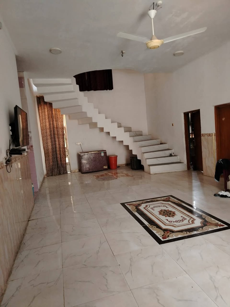 بيت للبيع أب شارع أستاذ خالد على ربيانه 460م طابقين أربع غرف النوم مطبخ استقبال صاله و@الجميعع حديقه وطارمه للاستفسار مراجعة مكتب حيدر السلطاني شارع البطاوي قرب عارضة الامام ***********.  ***********
