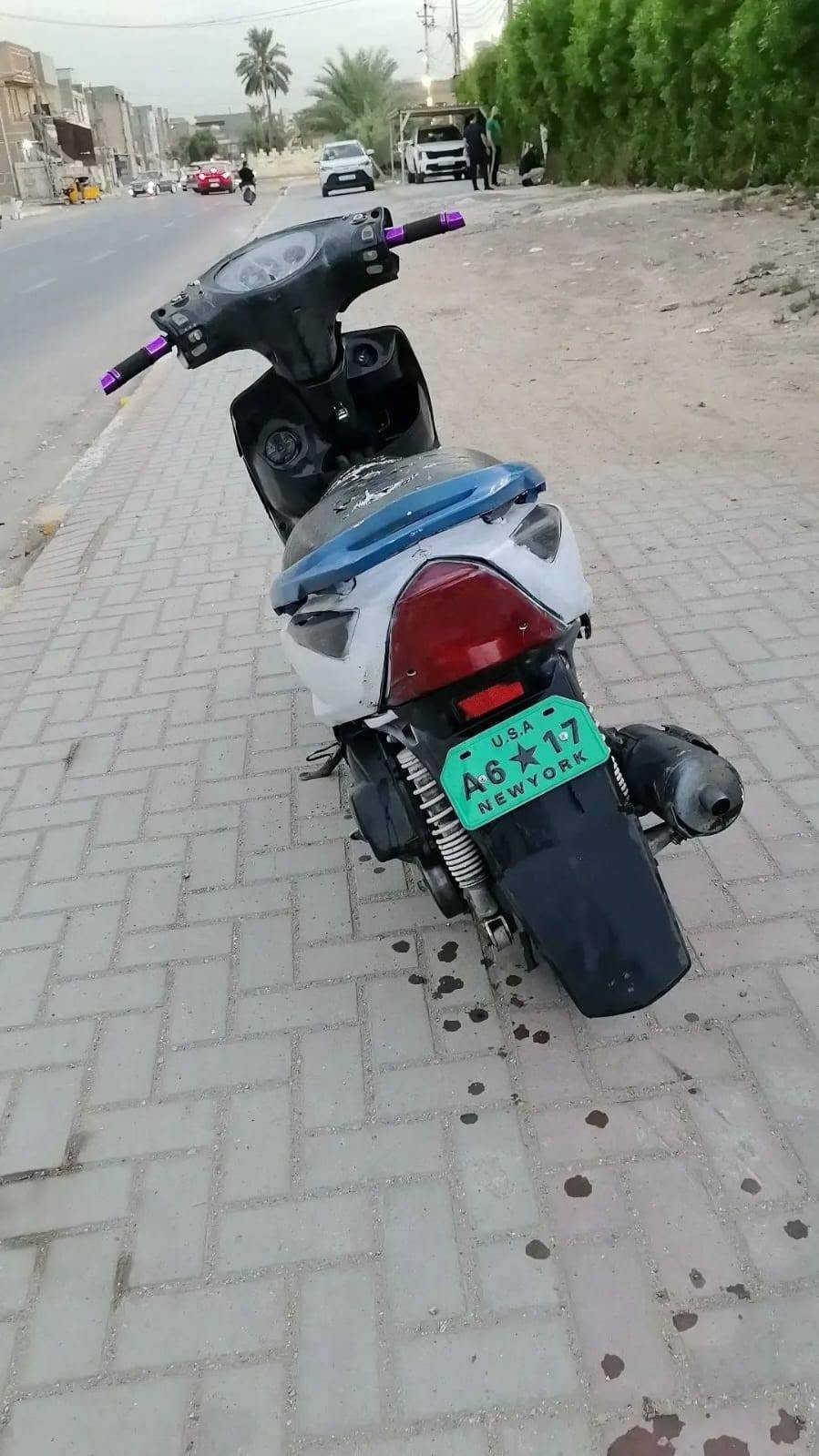 سلام عليكم ماكس ثعلب او GTR الدراجة للبيع مديل 2005 كابريتر  تجفيت جديد قبل اقل من شهر بس بدلت دهن و حطيت مال سيارات كامت تدخن حطيت دهن مالت دراجة بقت نفس الشي و سالئت المصلحين كالو لاستيك ولف بس الدراجة غير التدخين كاملة ما ناقصهة شي كهربيات او كلاجات بيهة قبق فلاوين رياضي يدات بريك رياضي التايرات الامامي جديد و الخلفي نص عمر شرط شلعة و معدل طيران باتري جديد 2026 نكرة سلف شوكت ما يعجبك و الفلنجات مال البريك المامي يراد تبديل لان يطخن البريك الامامي او الخلفي بل مكان بنزات جديدة الدراجة كاملة علة ايدي بي يراد تبديل لاستيك ولف و ترجع جديدة المكان الدورة *********** السعر 275 و بيهة مجال
