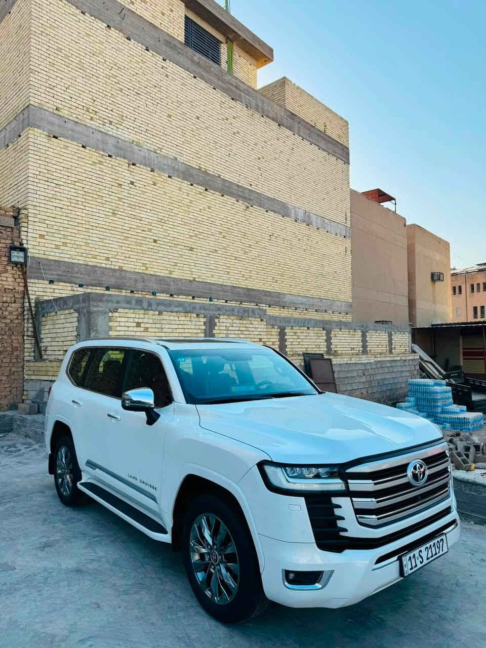 سلام عليكم 
لاندكروز 2023vxr

السياره اعلى فئه بل لاندكروز السياره ساز
ماشيه 100الف كيلو متر 
السياره صيانته من البرغي للبرغي بساز ترايه وكاله 
موجوده الوصولات كله مال  ساز
4بوب شفط صندوك شفط
تبريد كشنات وتدفئه 
داته شو 
سلايد 
ثلاجه 
3شاشات بلادي 
السياره كلش كلش نضيفه ربع ماتصرف عليه 
مكاني الجادريه 
سعره 690 ورقه وبيه مجال بسيط 
***********
