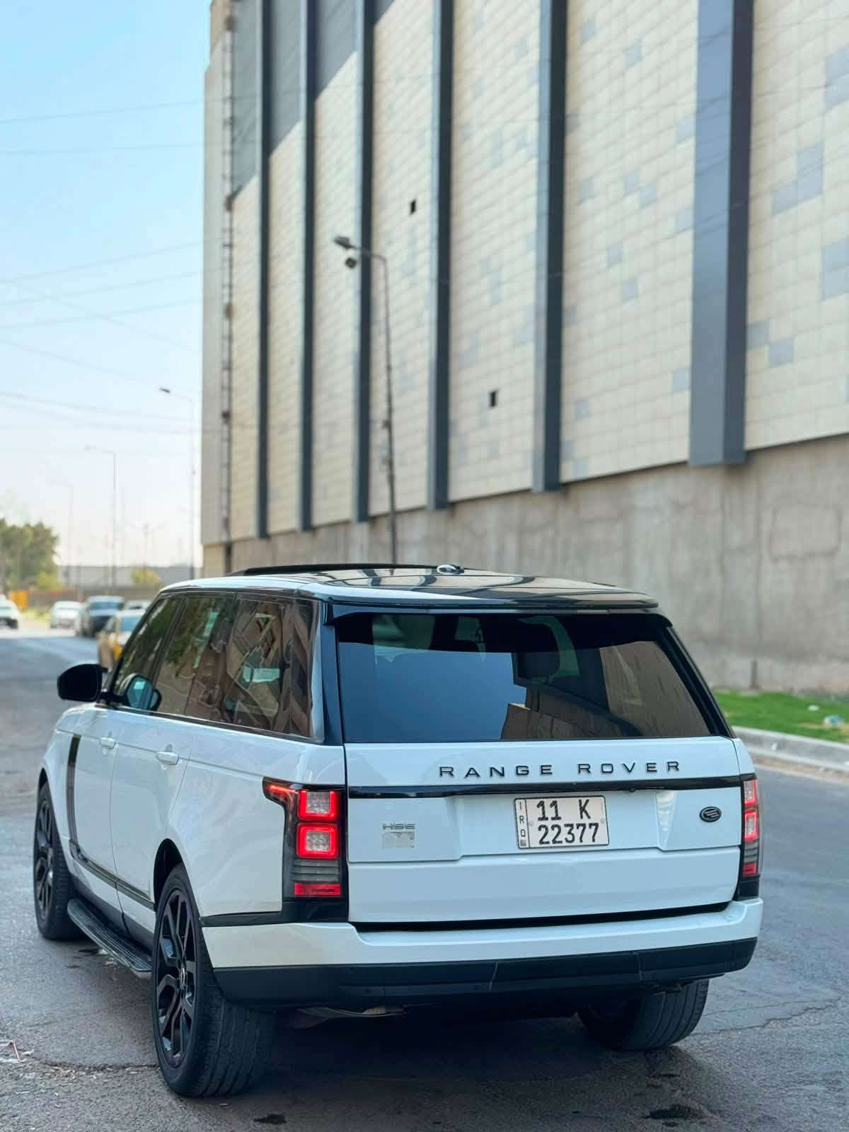 السلام عليكم
Range Rover Vogue HSE 2014 

ضرر تبديل بابتين بلادي نفس اللون و صبغ ربع البنيد

6 سلندر سوبر چارج  بانزين

ماشية 141 الف

المواصفات:

ابواب شفط 

سقف بنوراما 

نظام تعليق هوائي 3 وضعيات (جكات تصعد وتنزل اوتو +يدوي )

7 مودات قيادة 

شاشات عدد 2 (وحدة للترفية والتحكم والتكييف والاخرى للقيادة وعدادات الديجتال ومستويات السيرفز والضبط )

شفتات بالستيرن للقيادة الرياضية

قيادة ذاتية 

اوتو ستارت 

اوتو بارك 

اوتو هولد

محدد سرعة

محدد سرعة

أوتوماتيكي ASL

مانع انزلاق 

سايد بريك اوتو 

نقط عمياء 

5 كاميرات محيطية 

رادارات امامية وخلفية وجانبي 

هيتر بالمري وتعتيم والمري شفط

تغير زاويا الرؤية بالمري عند الرجوع الى الخلف

انارة ليلية وكشافات ضباب ولايت اوتو

خمس بصمات ع الابواب 

صندوق كهربائي شفط

ابواب شفط 

دوسات كهربائي 

نظام معرفة الطقس وماسحات اوتو 

المقصورة الامامية :

تبريد امامي 

تحكم بالتكيف تبريد وتدفئة من الشاشة 

كرسي السائق تدفئة وتبريد 

كرسي الراكب تدفئة وتبريد 

كرسي السائق مساج 

كرسي الراكب مساج

كرسي السائق 3 وضعيات خزن ميموري 

كرسي الراكب 3 وضعيات خزن ميموري 

تدفئة بالستيرن 

المقصورة الخلفية :

تحكم منفصل بالمكيف

 

تحكم كهربائي كراسي

تدفئة  كراسي

انارة محيطية 

انارة ترحيب وختم Rang Rover على الارض 

استفسار📞 ‭***********‬

السعر 21,400 …. الف دولار $

العنوان📍زيونة
