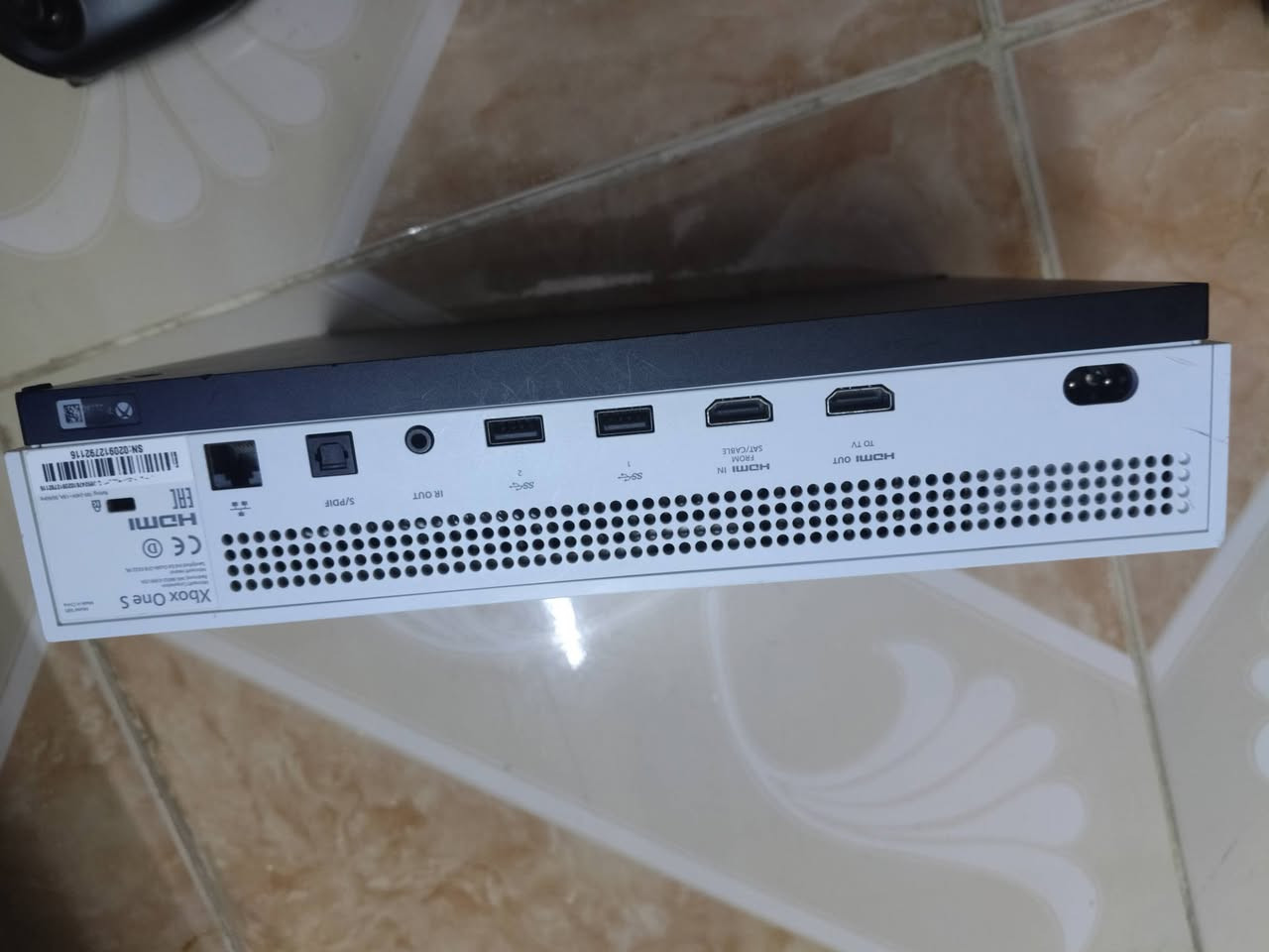 سلام عليكم اكس بوكس 1s جهاز كلش نضيفه ممفتوح لوك ستيكر 1تيرا بي كم لعبه سعر 155الف مكان اربيل توصيل موجود
