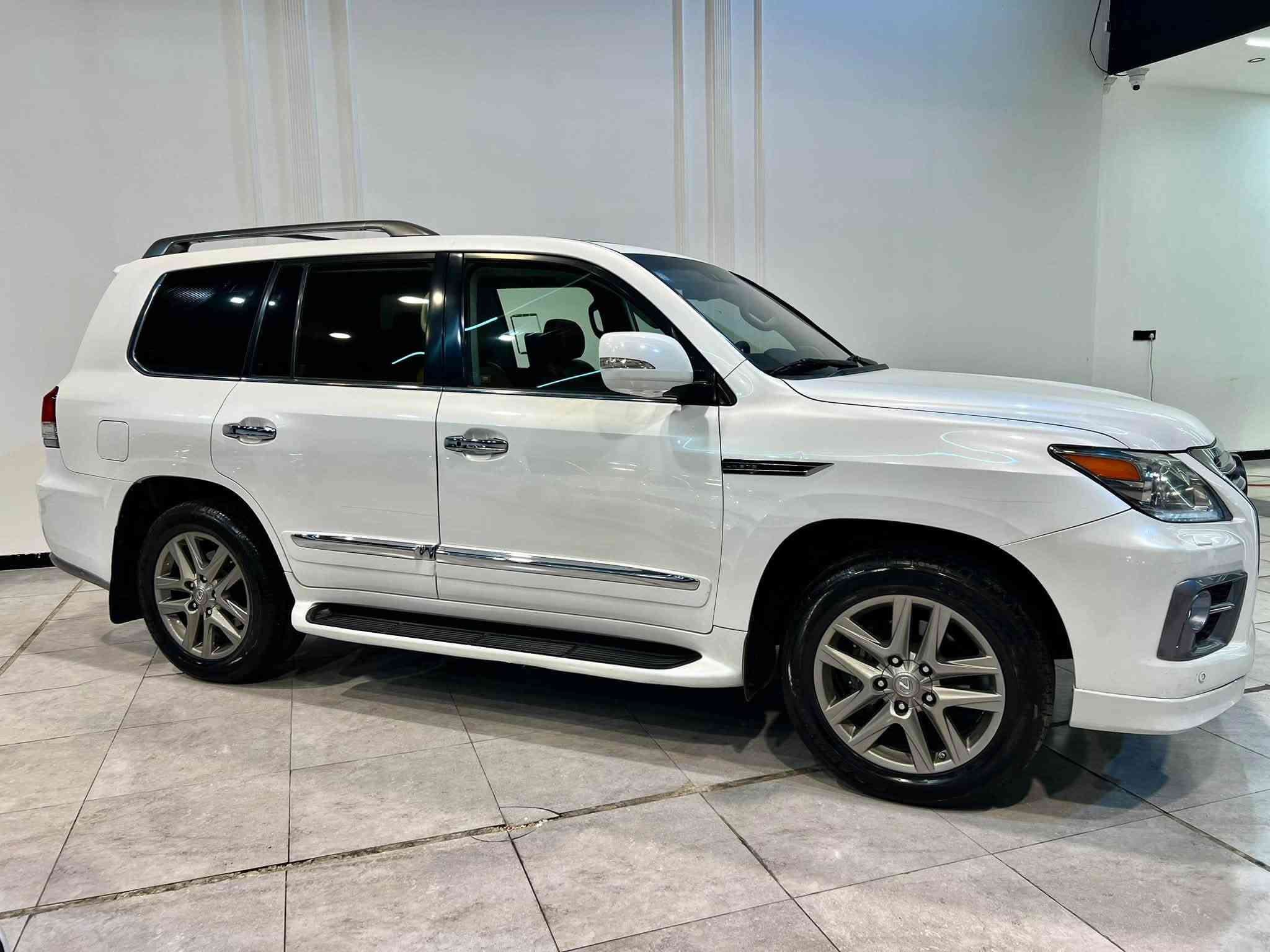 السعر مناسب 298 ورقة
للبيع | لكزس LX570 💎

موديل 2013 | خليجي | بريم أصل بية باب صدر صبغ 
كير محرك شرط مامفتوح اي نقص مابية 

🔥 محرك 5700 V8
📍 رقم بغداد الجديد | تحويل مباشر 

#السعر مناسب وبي مجال 

✨ مواصفات فول:
• بصمة تشغيل
• سلايد روف
• جكات هيدروليك
• مقاعد كهربائية
• تبريد وتدفئة للمقاعد الأمامية
• مقاعد خلفية كهربائية + تبريد
• ستيرن كهربائي
• شاشات خلفية
• AUTO START / STOP
• تحكم مناخ 4 مناطق
• دفع رباعي 4WD
• إشارات بالمرايا
• مرايا كهربائية + شفط
• Blind Spot — نظام النقطة العمياء
• لايت عدسة زينون عالي وواطي
• إنارة LED أمامية وخلفية

للاتصال ***********
