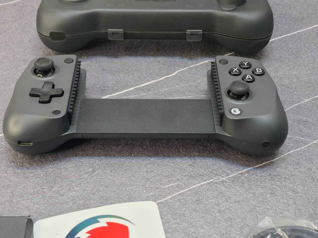 🎮 حوّل موبايلك إلى جهاز ألعاب احترافي مع يد التحكم من GameSir!
إذا كنت من محبي ألعاب الموبايل وتريد أداءً احترافياً واستجابة سريعة بدون تقطيع أو تأخير، يد التحكم من GameSir هي الخيار المثالي لك!

​✨ المميزات:

​🎯 دقة عالية في التصويب والحركة: استجابة فورية تمنحك الأفضلية في ألعاب الأكشن والبلاي ستيشن.

​✋ مريحة لليد: تصميم مريح لمنع الإجهاد أثناء الجلسات الطويلة.

​📱 قابلية للتعديل: تناسب أجهزة الموبايل بمختلف الأحجام.

​⚡ جودة تصنيع متينة: أزرار ومحاور تحمل استخداماً مكثفاً.

للاستفسار، يرجى التواصل عبر الاتصال أو الواتساب على الرقم ***********، او عبر الرابط https://wa.me/message/TZ6U44S42JMOD1
